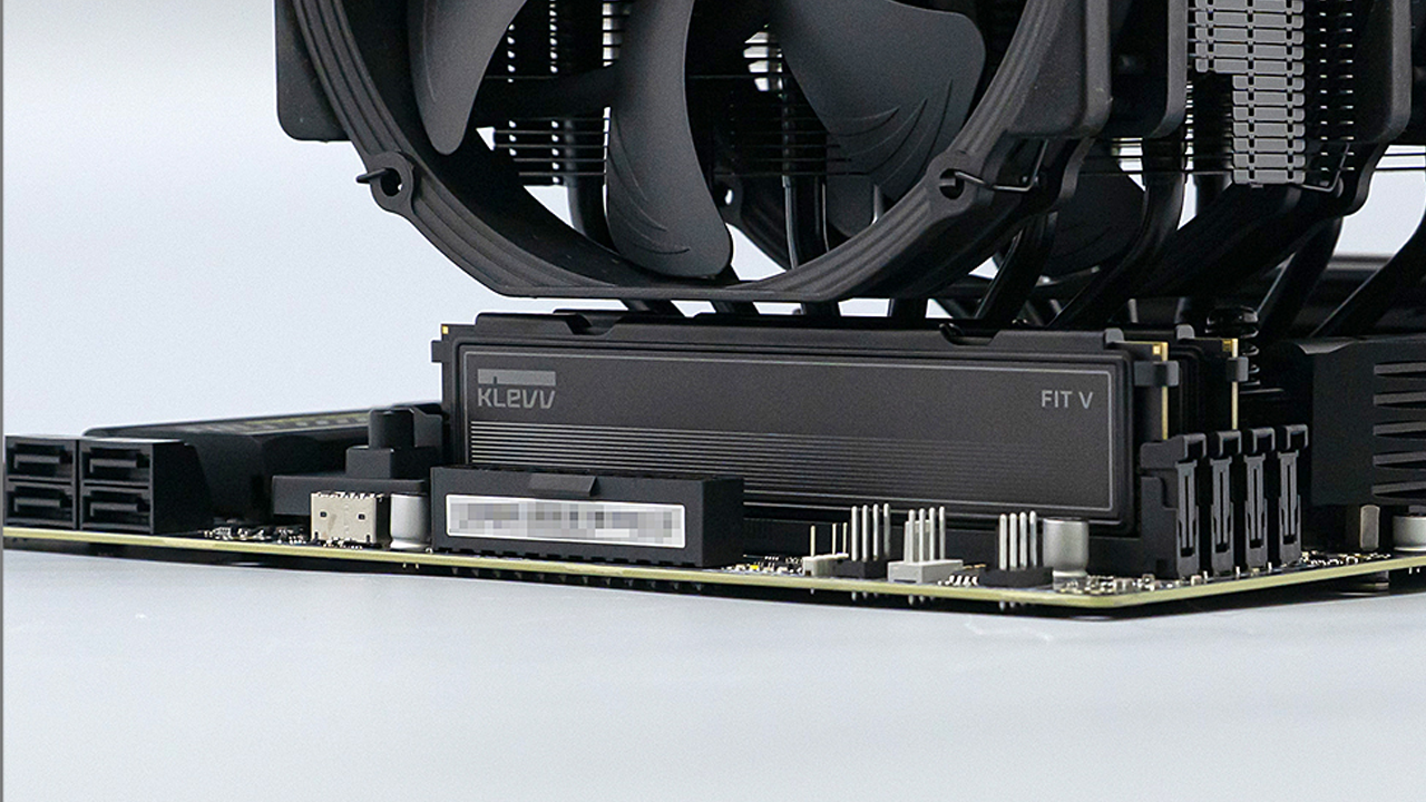 공식리뷰 | ESSENCORE KLEVV DDR5-6000 CL30 FIT V 패키지 서린 (32GB(16Gx2)): AMD 라이젠 프로세서에 최적화된 오버클록 프로파일, 그리고 LP