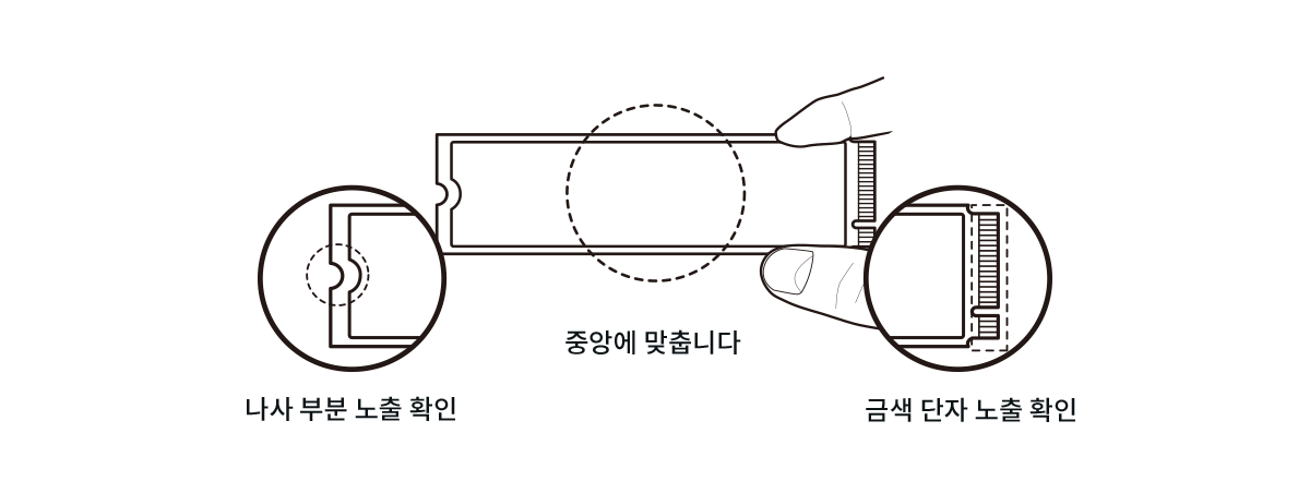 방열판을 SSD 위에 부착합니다.